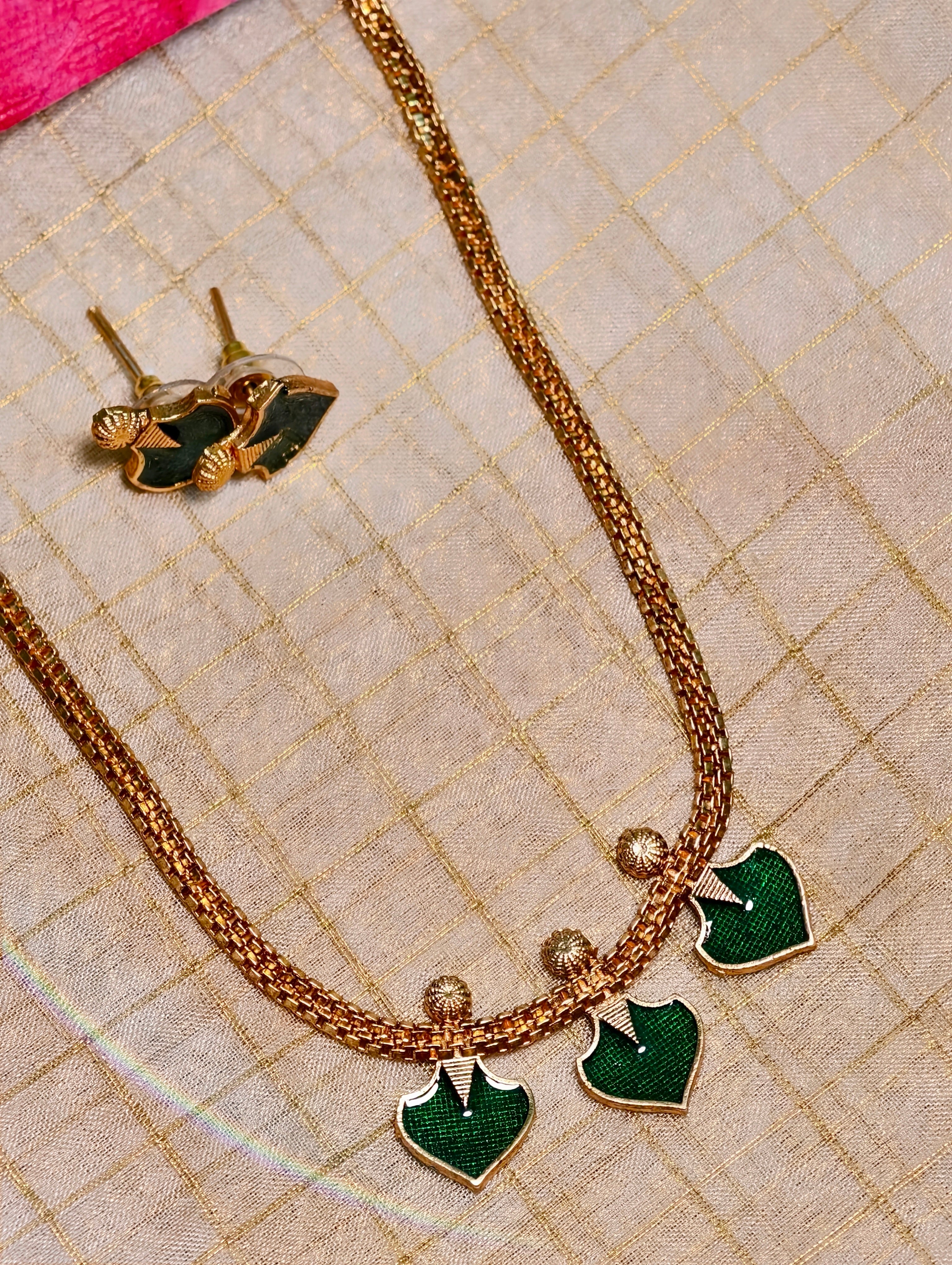 Minimal 3 motif paalakka necklace set| GJNS009