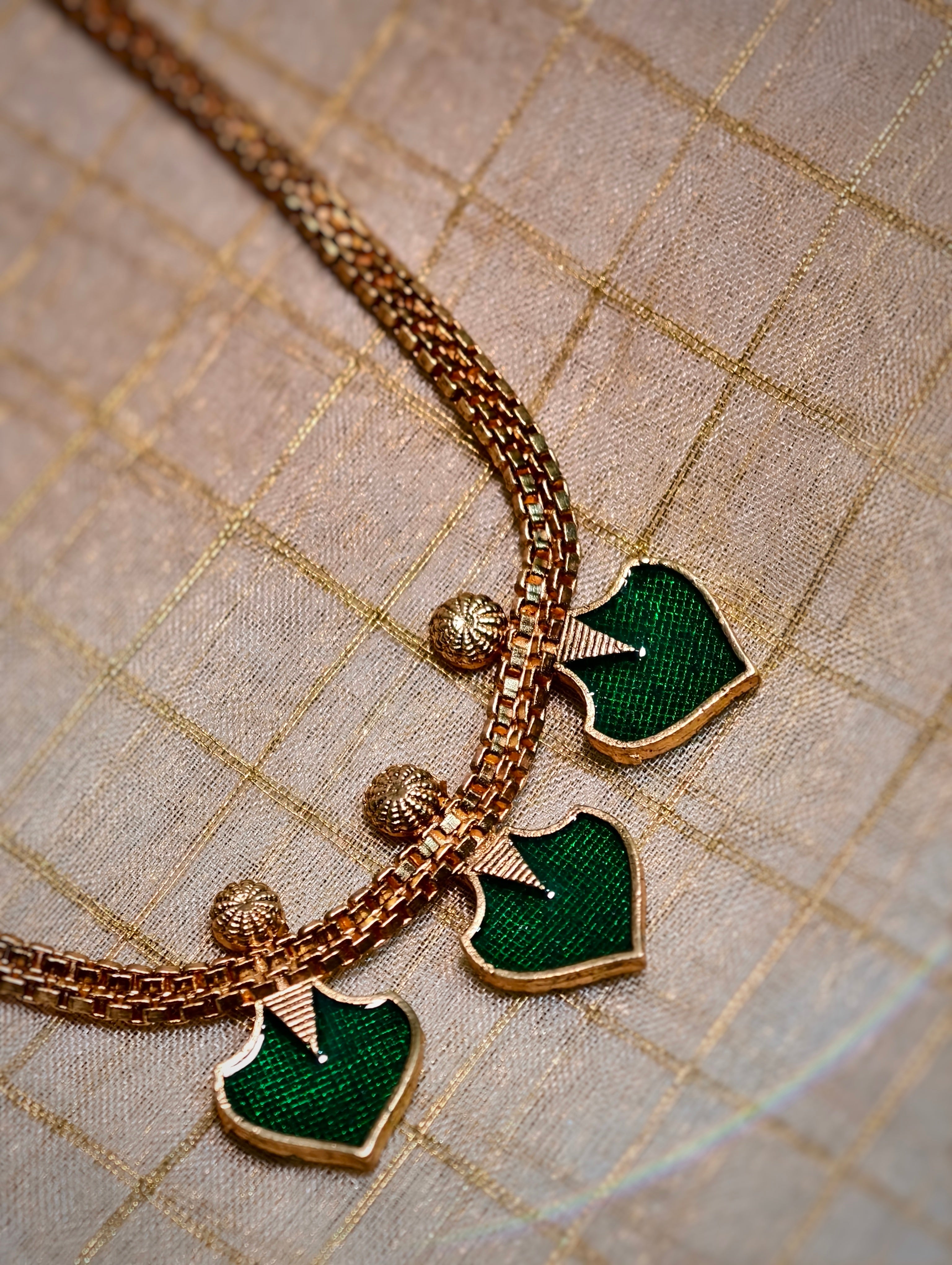 Minimal 3 motif paalakka necklace set| GJNS009