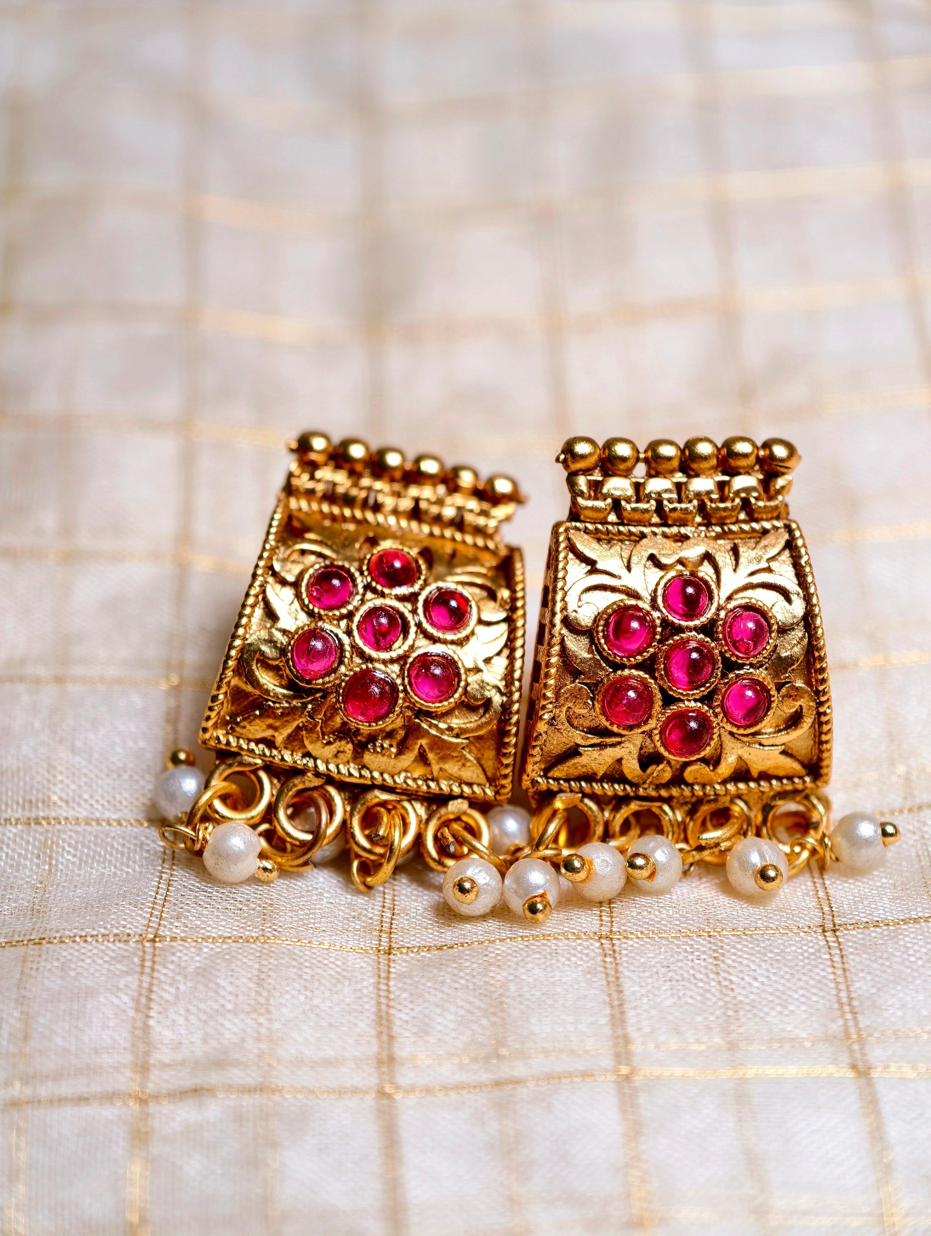 Antique necklace set with pearls and gold beads| GJNS014