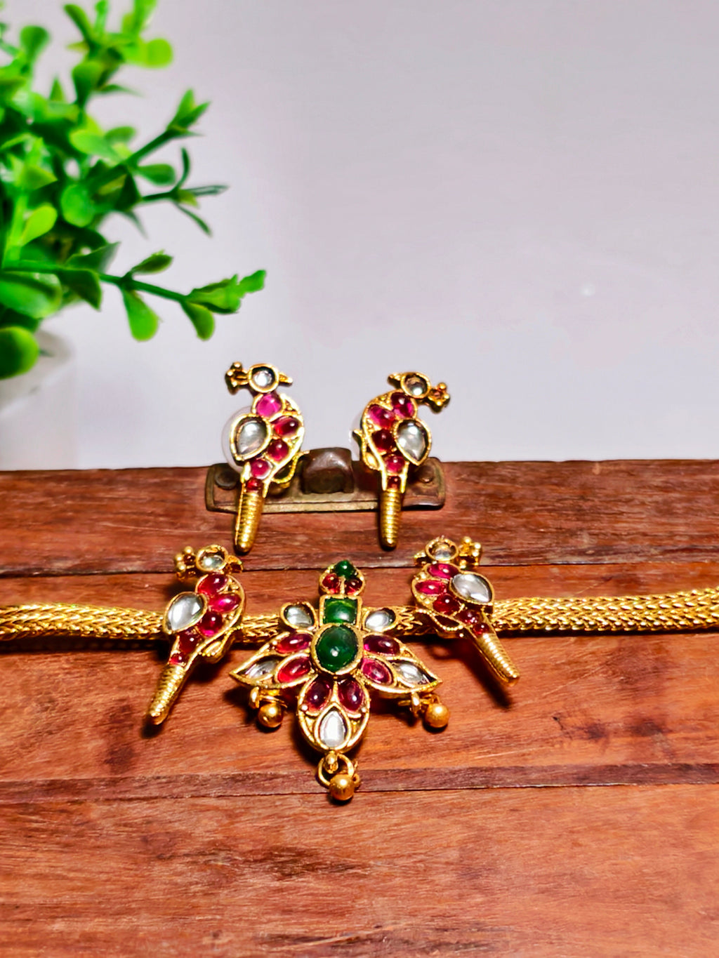 Parrot pendant multicolour choker| GJNS027