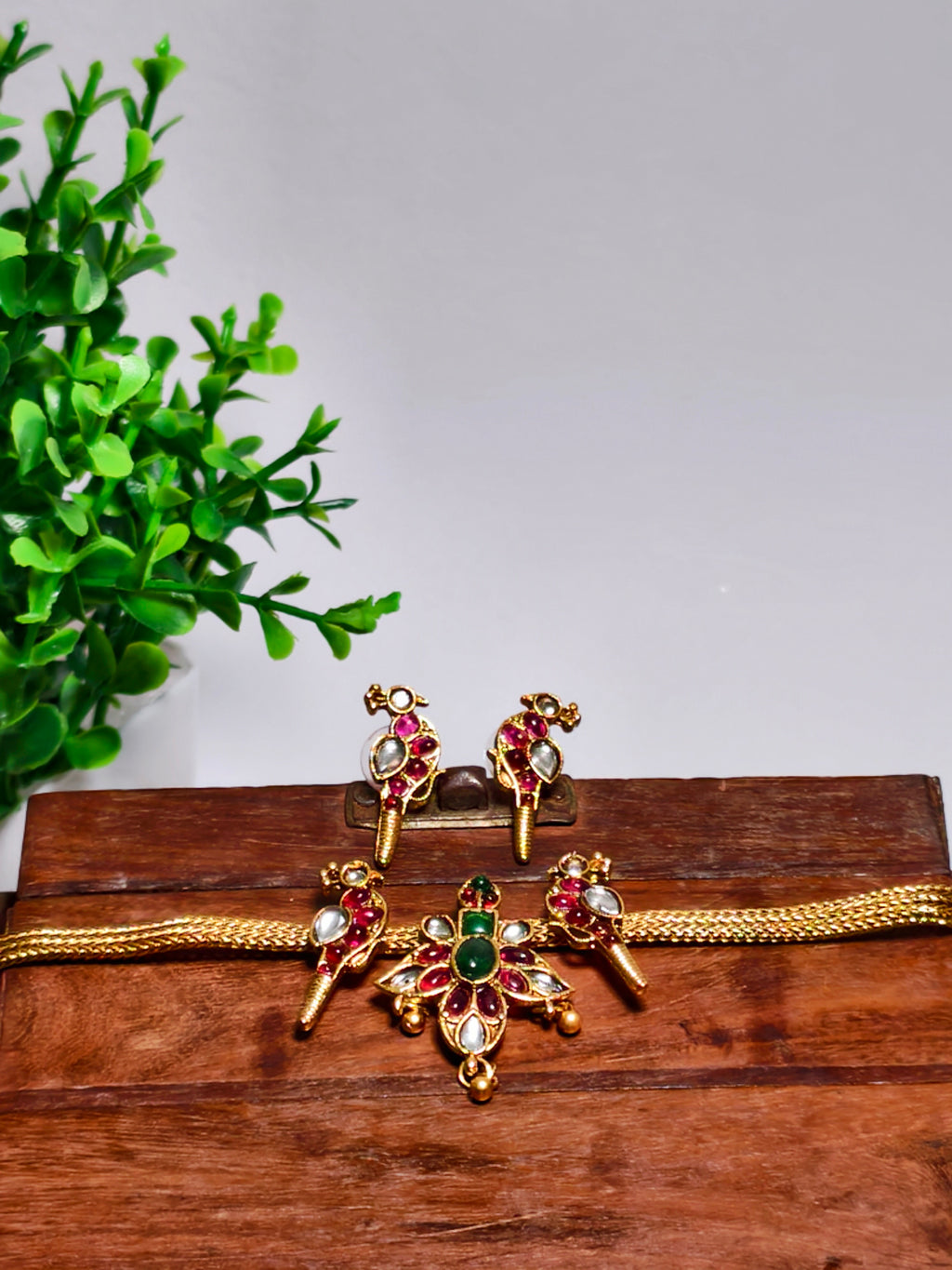 Parrot pendant multicolour choker| GJNS027