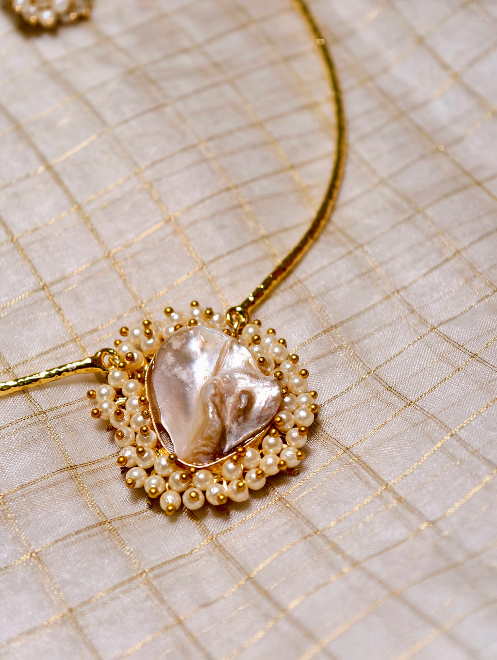 Mother of Pearl pendant Hasli necklace set| GJNS029