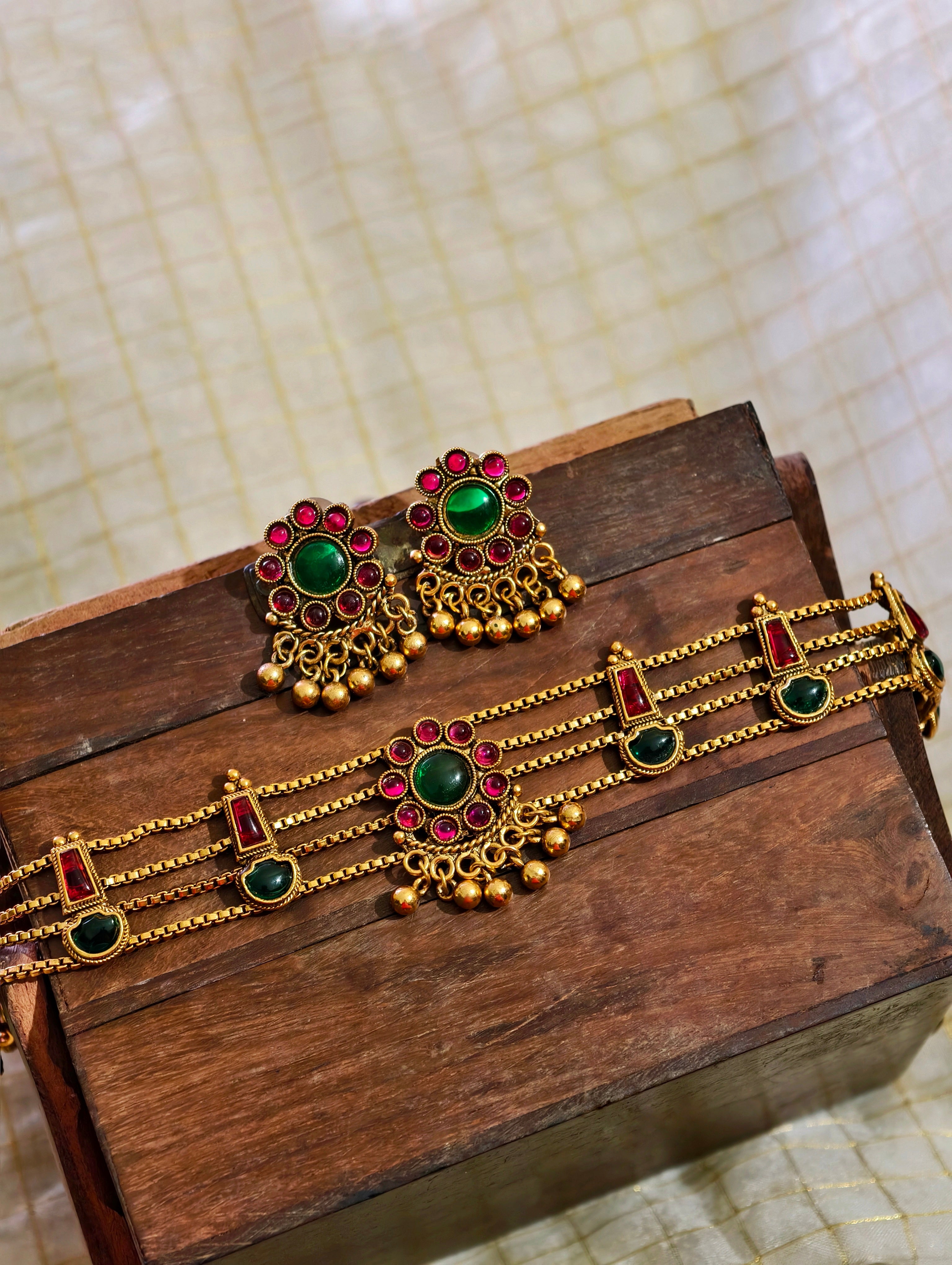 Green and Multi colour choker set |GJNS026