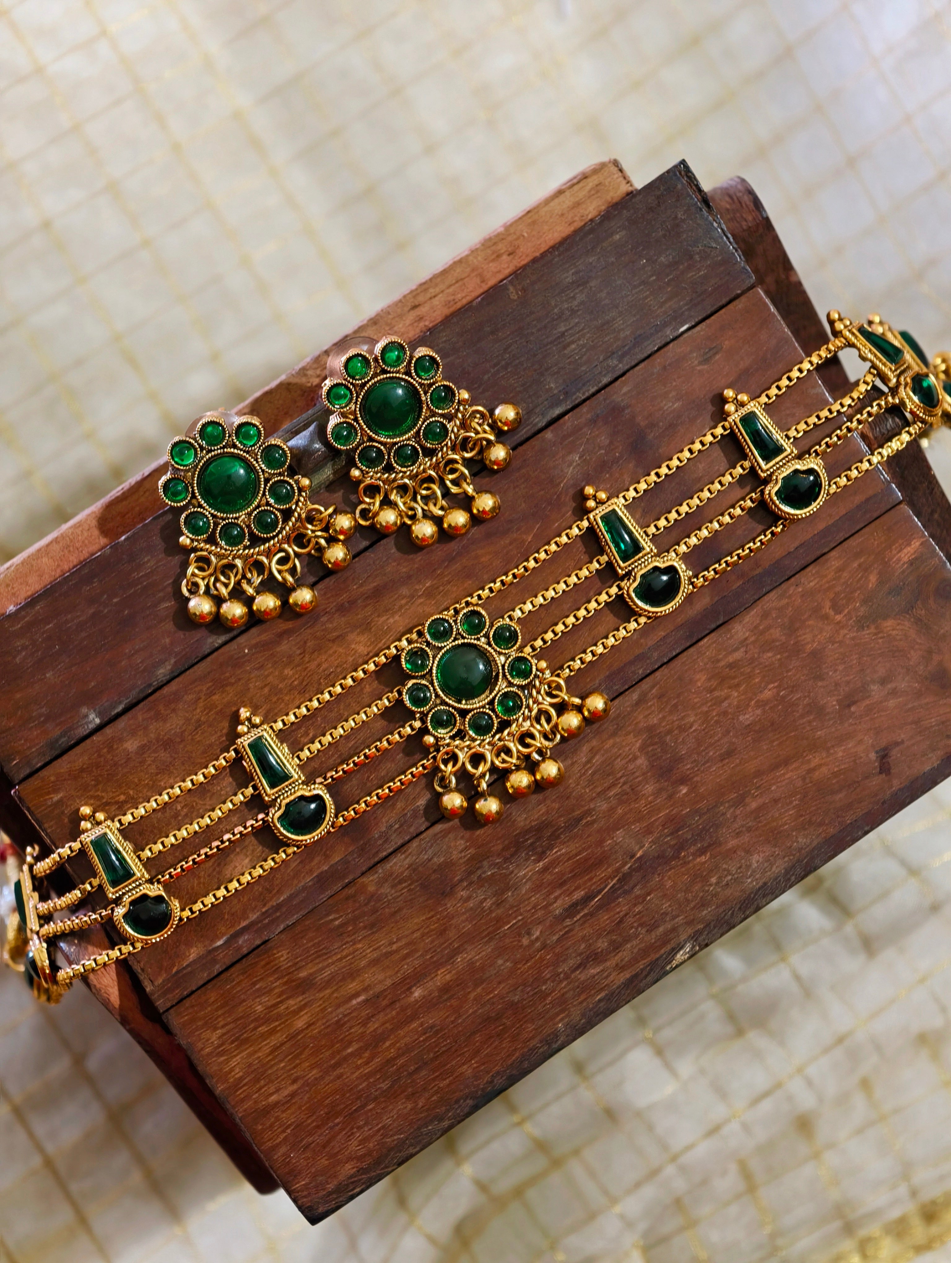 Green and Multi colour choker set |GJNS026