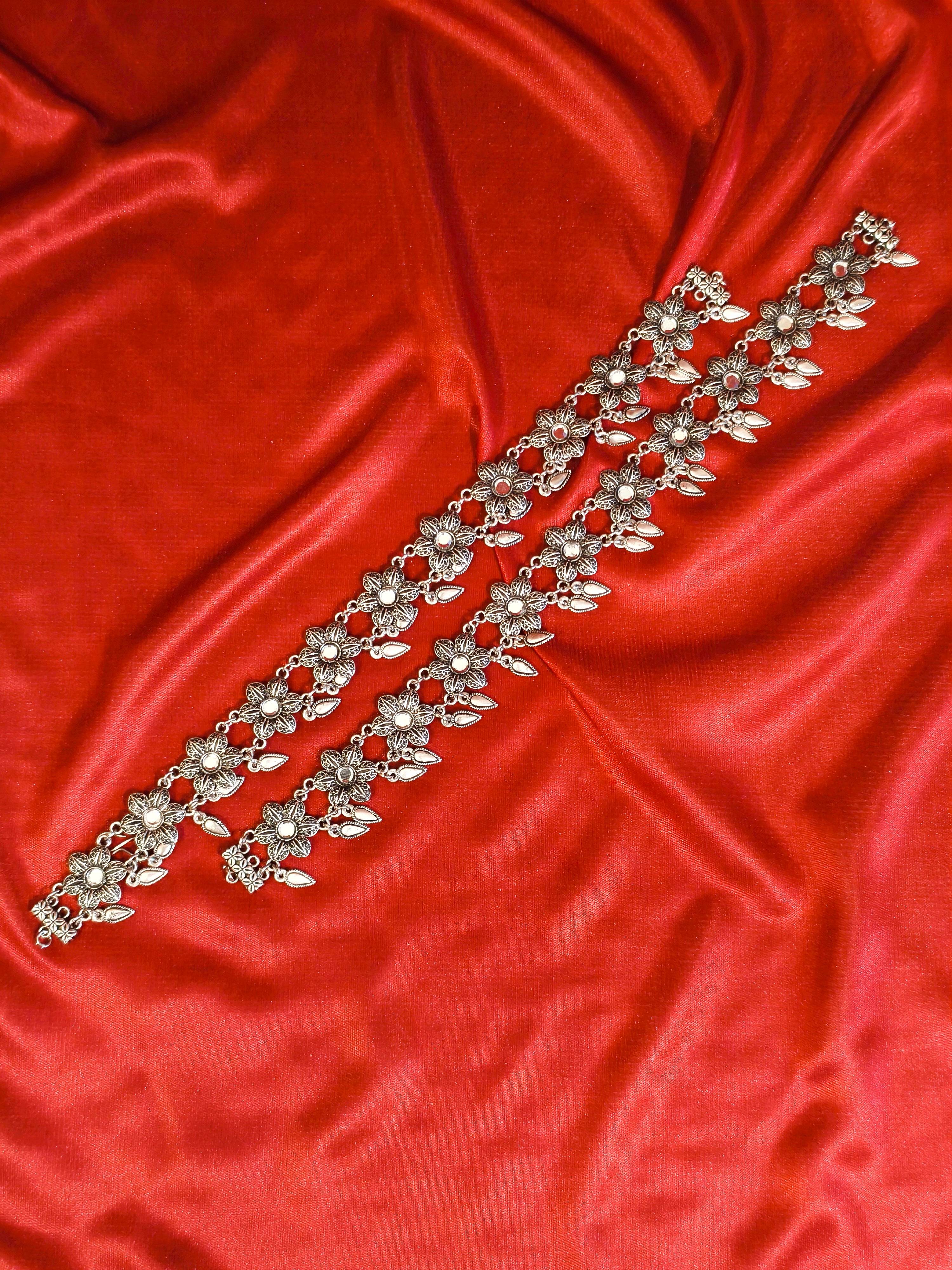Flower motif oxidised silver anklet| GJAK004