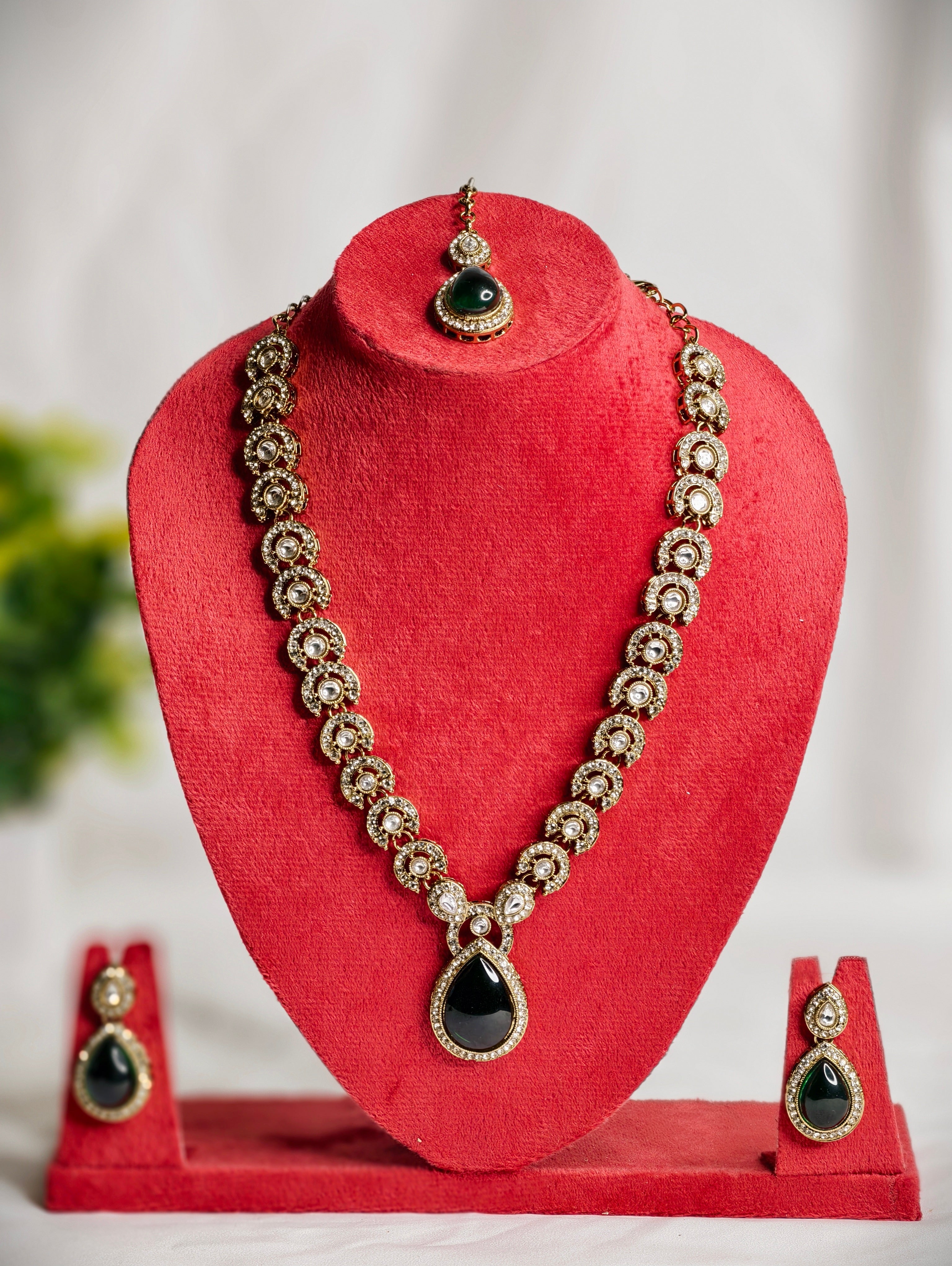 Emerald Green Pendant Kundan Necklace Set | GJNS082