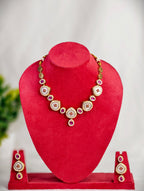 Mother of Pearls necklace with Kemp stones