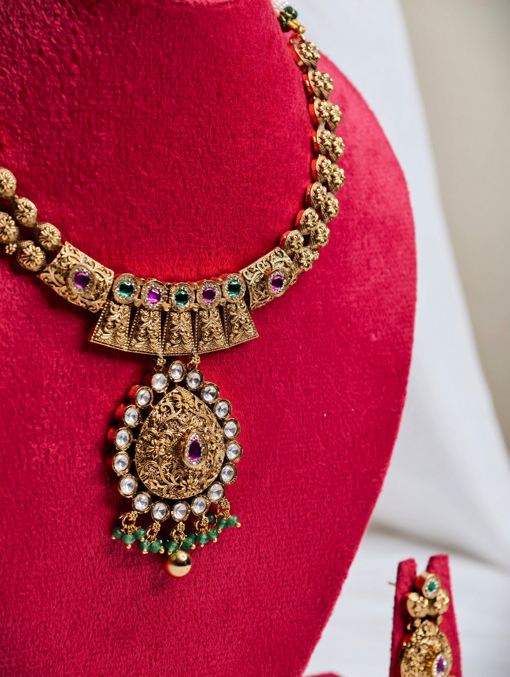 Antique Heritage Necklace Set